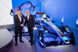 Alejandro Agag, Gründer CEO der Formel E, und Ulrich Spiesshofer, CEO von ABB