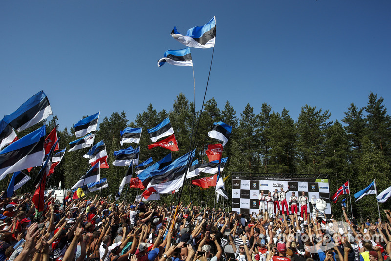 Podio: ganadores Ott Tanak, Martin Järveoja, Toyota Yaris WRC, Toyota Gazoo Racing, segundo lugar Mads Ostberg, Torstein Eriksen, Citroën C3 WRC, Citroën World Rally Team, tercer puesto Jari-Matti Latvala, Miikka Anttila, Toyota Yaris WRC, Toyota Gazoo Racing