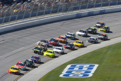 Joey Logano, Team Penske, Ford Fusion Shell Pennzoil and Paul Menard, Wood Brothers Racing, Ford Fusion Motorcraft / Quick Lane Tire & Auto Center