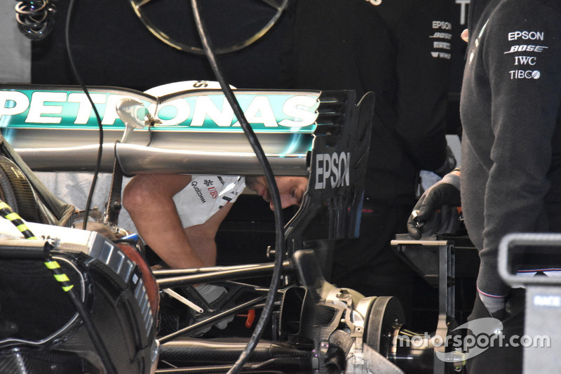 Mercedes AMG F1 W09 arka kanat