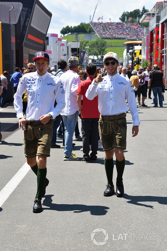 Brendon Hartley, Scuderia Toro Rosso and Pierre Gasly, Scuderia Toro Rosso on the drivers parade