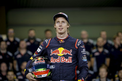 Brendon Hartley, Scuderia Toro Rosso nella foto di gruppo della Scuderia Toro Rosso