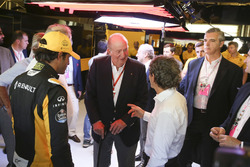 Alain Prost with Juan Carlos, former king of Spain around the Renault Sport F1 Team garage