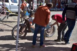 La Husqvarna #52 di Jacopo Cerutti al parco di lavoro