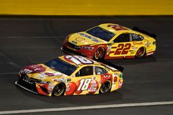 Kyle Busch, Joe Gibbs Racing, Toyota Camry M&M's M&M's Red Nose Day, Joey Logano, Team Penske, Ford Fusion Shell Pennzoil