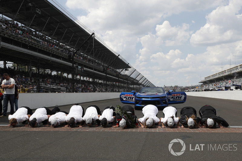 Team Penske Chevrolet besa los ladrillos