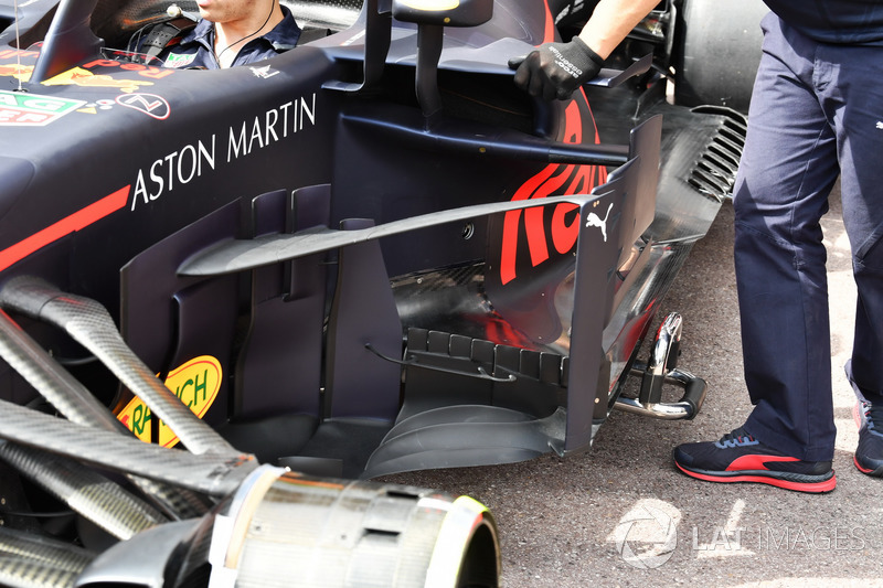Red Bull Racing RB14 barge board
