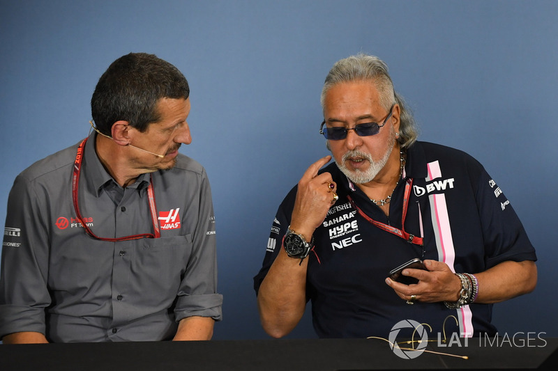 Guenther Steiner, Team Prinicipal, Haas F1 Team y Dr. Vijay Mallya, Force India