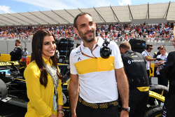 Cyril Abiteboul, Renault Sport F1 Managing Director and Aseel Al-Hamad, board member of the Saudi Arabian Motor Federation (SAMF) and FIA Saudi Arabia Representative of Women in Motorsport Commission on the grid