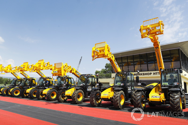 Des grues JCB