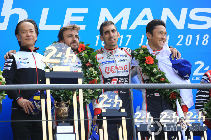 Overall podium: winners Sébastien Buemi, Kazuki Nakajima, Fernando Alonso, Toyota Gazoo Racing