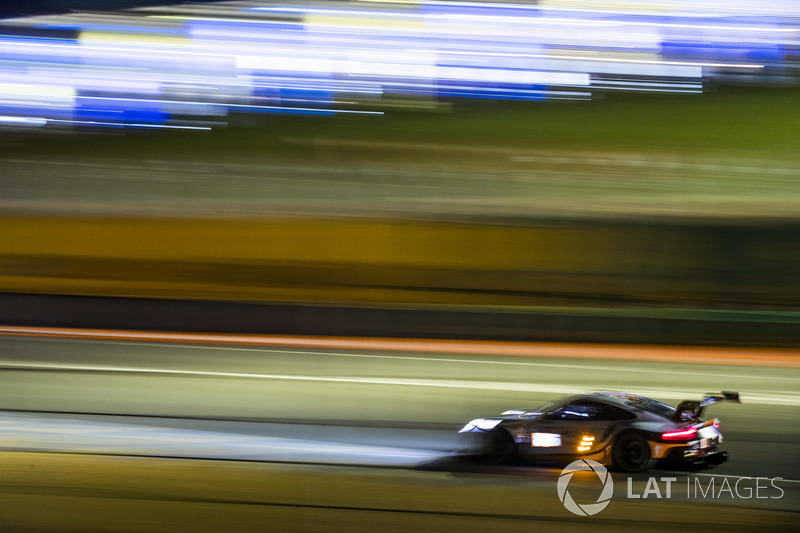 #86 Gulf Racing Porsche 911 RSR: Michael Wainwright, Benjamin Barker, Alex Davison