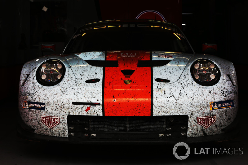 #86 Gulf Racing Porsche 911 RSR: Michael Wainwright, Benjamin Barker, Alex Davison