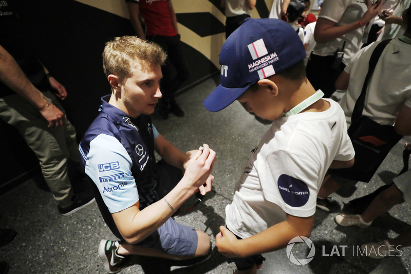 Sergey Sirotkin, Williams Racing, signs autographs for the grid kids