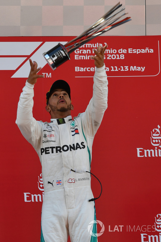 Hamilton tarolt a Mercedesszel Barcelonában - F1 2018