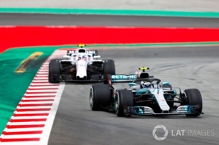 Valtteri Bottas, Mercedes AMG F1 W09, Sergey Sirotkin, Williams FW41