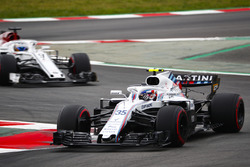 Сергей Сироткин, Williams FW41, и Маркус Эрикссон, Alfa Romeo Sauber C37