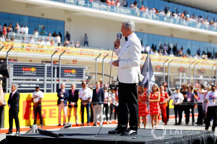Michael Buffer en el micrófono