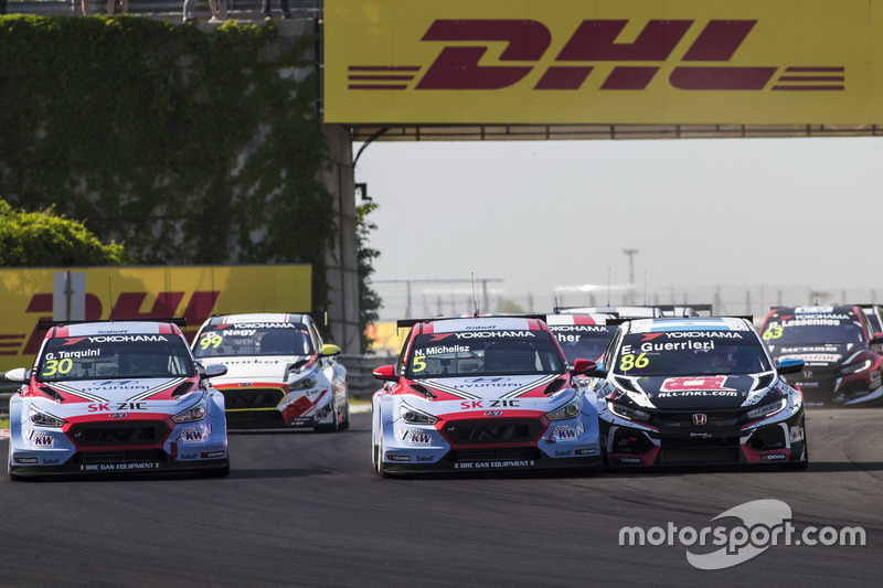 Gabriele Tarquini, BRC Racing Team Hyundai i30 N TCR, Esteban Guerrieri, ALL-INKL.COM Münnich Motorsport Honda Civic Type R TCR