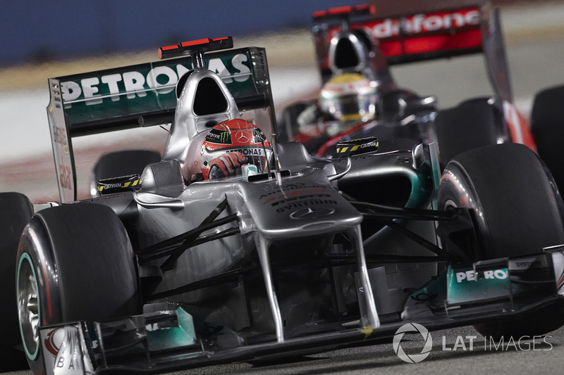 Michael Schumacher, Mercedes AMG F1 W02, Lewis Hamilton, McLaren MP4-26