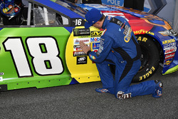 Kyle Busch, Joe Gibbs Racing Toyota gana la pole