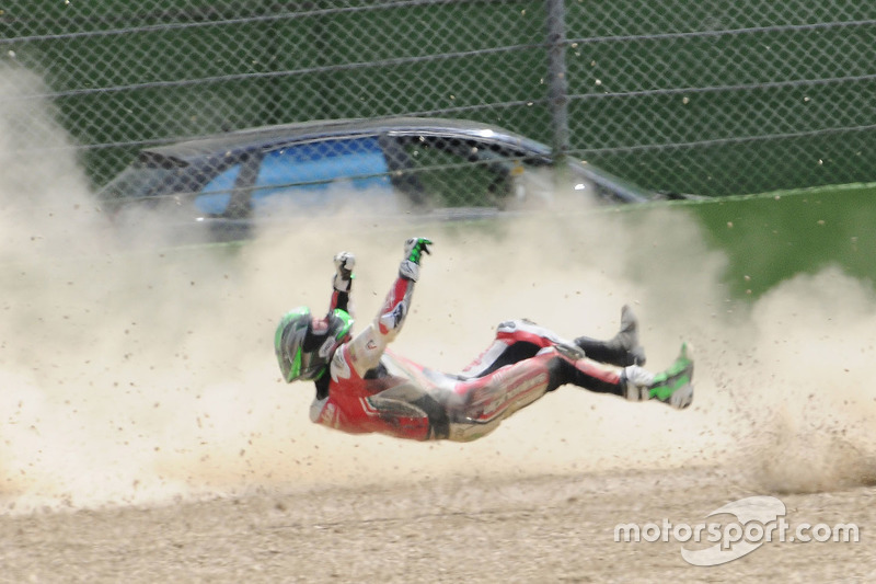Acidente de Eugene Laverty, Milwaukee Aprilia World Superbike Team