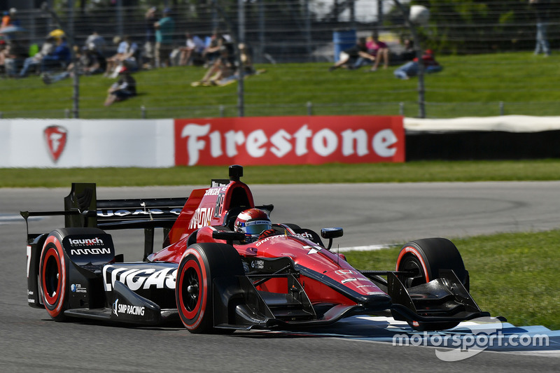 После Финикса участников IndyCar ждал еще один «дорожный» этап – в Индианаполисе. Алешину снова не удалось блеснуть – в квалификации он стал 17-м, не сумев пройти во второй сегмент