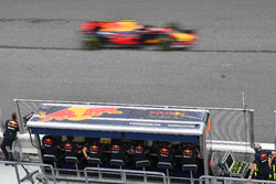 Max Verstappen, Red Bull Racing RB13 passes the Red Bull Racing pit wall gantry