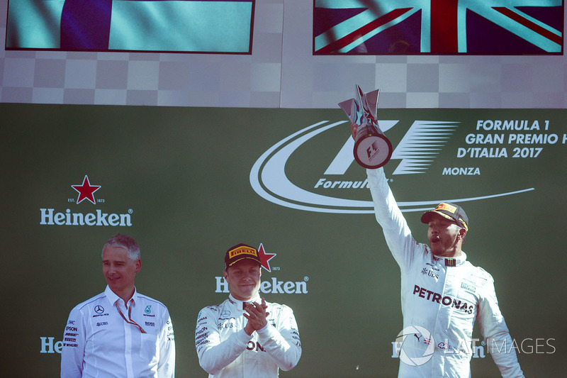 Com o resultado, Hamilton abriu três pontos de vantagem para Vettel na tabela.