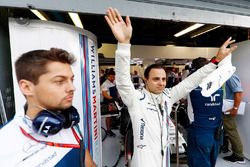 Felipe Massa, Williams FW40, con los aficionados
