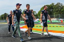 Daniil Kvyat, Scuderia Toro Rosso walks the track