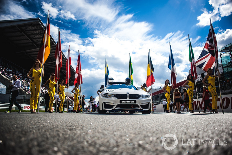 Girls und Safety-Car