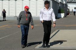 Niki Lauda, président non exécutif de Mercedes et Toto Wolff, directeur exécutif de Mercedes