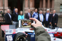 Annuncio Portland Indycar alla City Hall