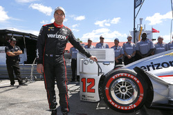 Will Power, Team Penske Chevrolet celebrates winning the Verizon P1 Pole Award