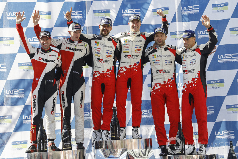 Podio: i vincitori Esapekka Lappi, Janne Ferm, Toyota Racing, al secondo posto Elfyn Evans, Daniel Barritt, M-Sport, al terzo posto Juho Hänninen, Kaj Lindström, Toyota Racing