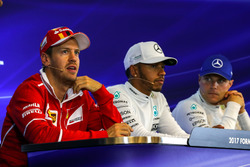 Polesitter Lewis Hamilton, Mercedes AMG F1; 2. Sebastian Vettel, Ferrari; 3. Valtteri Bottas, Merced