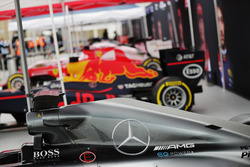 A line-up of Formula 1 cars in Trafalgar Square ahead of the London F1 street demonstration. L-R: A Mercedes, Red Bull Racing, Ferrari, Force India, Williams, McLaren, Scuderia Toro Rosso and Haas F1 Team