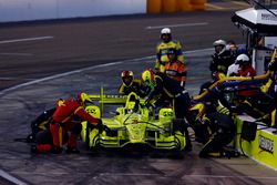 Simon Pagenaud, Team Penske Chevrolet pit stop