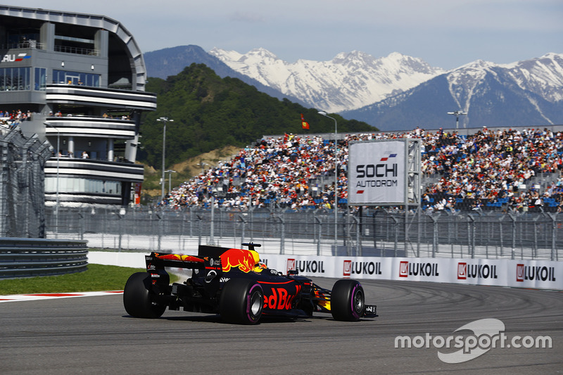 Abandon : Daniel Ricciardo, Red Bull Racing RB13