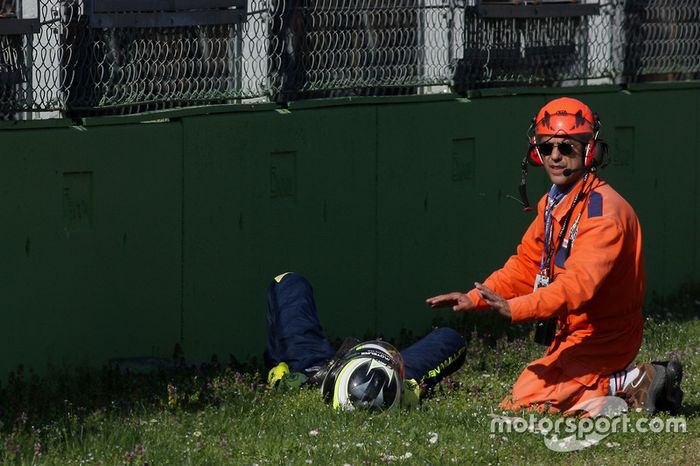 #19 M.Racing - YMR, Norma M 30 - Nissan: Gwenael Delomier después del choque