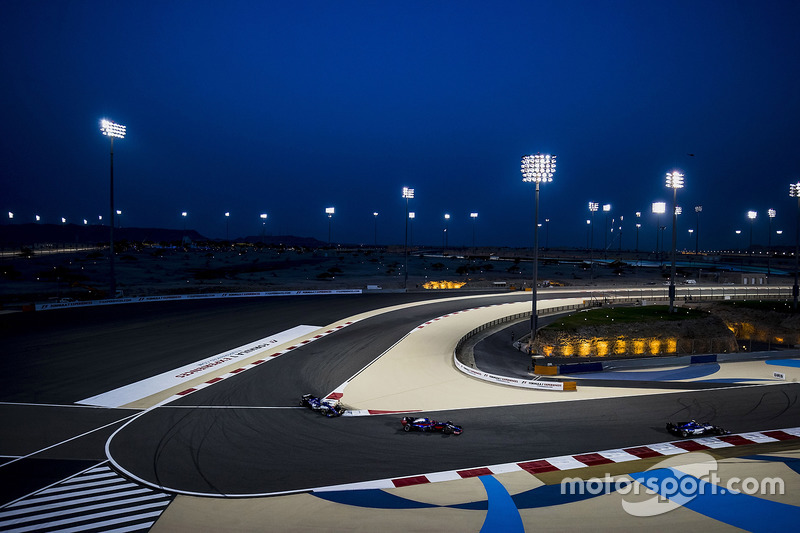 Pascal Wehrlein, Sauber C36-Ferrari, Carlos Sainz Jr., Scuderia Toro Rosso STR12, Marcus Ericsson, S