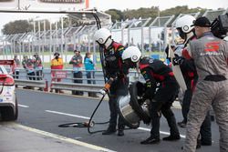 Tyre blowout of Tim Slade, Brad Jones Racing Holden