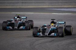 Valtteri Bottas, Mercedes F1 W08, Lewis Hamilton, Mercedes F1 W08