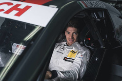 Edoardo Mortara at the seat fiiting