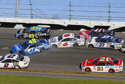 Crash: Jimmie Johnson, Hendrick Motorsports, Chevrolet; Trevor Bayne, Roush Fenway Racing, Ford