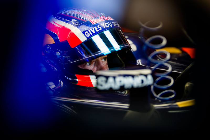 2016 год. В боксах Toro Rosso на пятничных тренировках