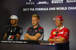 Lewis Hamilton, Mercedes AMG F1, Kevin Magnussen, Haas F1 Team and Sebastian Vettel, Ferrari