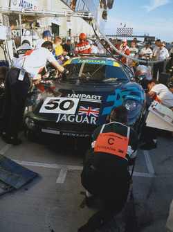 #50 TWR Jaguar XJ220C: John Nielsen, David Brabham, David Coulthard