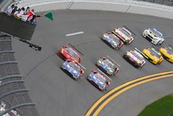 Start: #67 Ford Performance Chip Ganassi Racing Ford GT: Ryan Briscoe, Richard Westbrook, Scott Dixon leads
